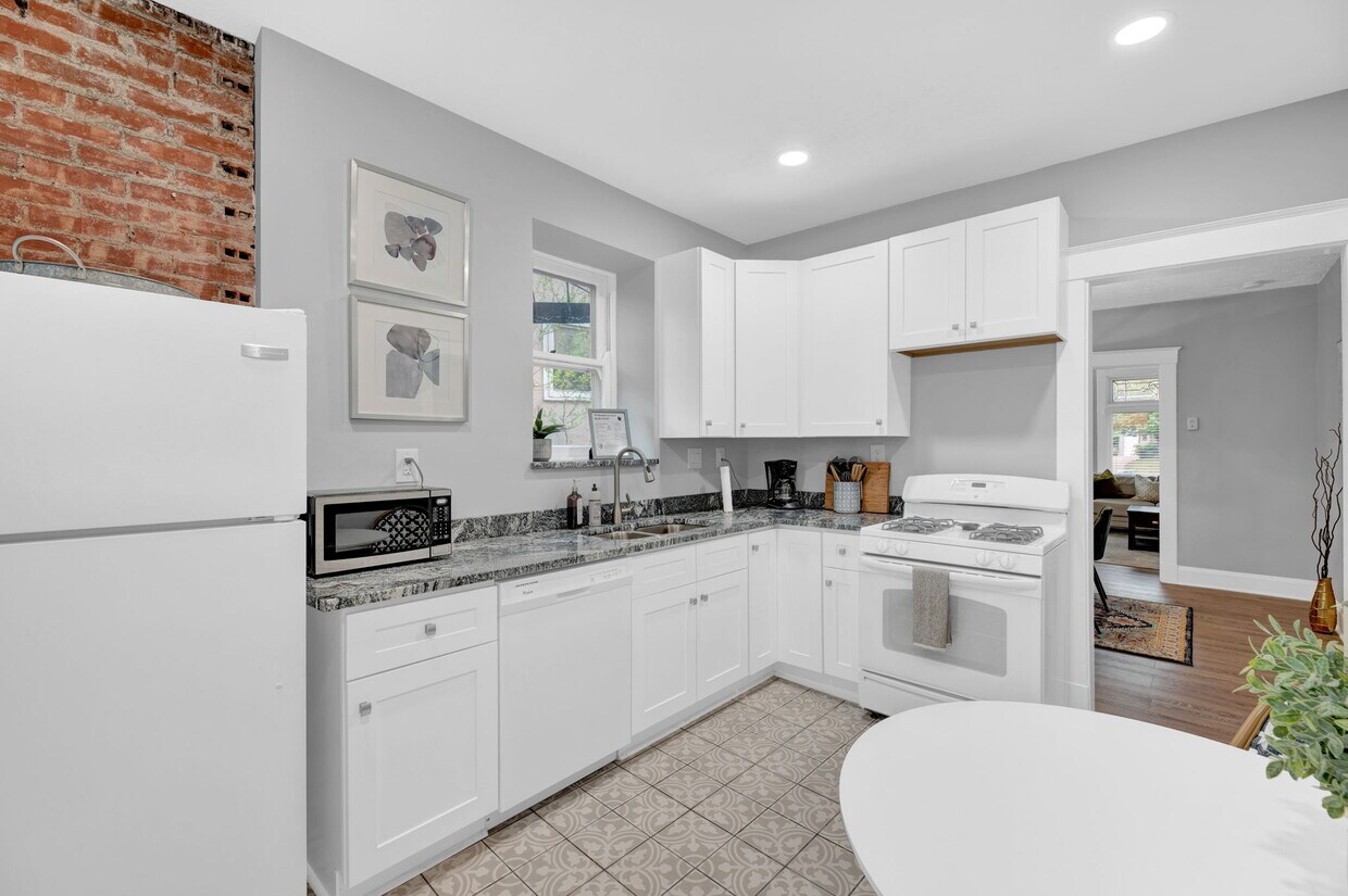 Primary Photo - 3565 Pape Ave