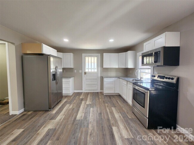 Foto del edificio - 2414 Idlewood Dr