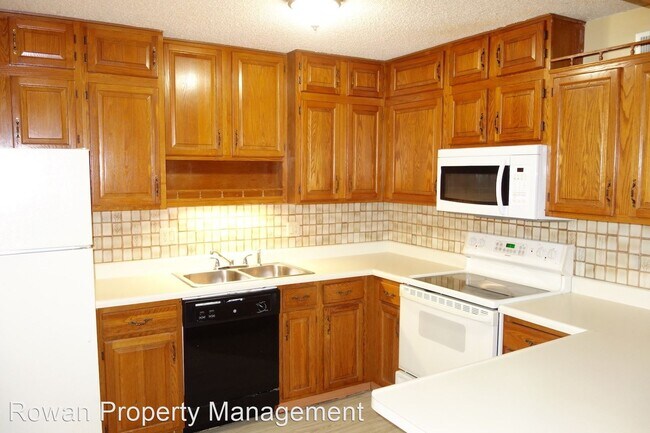 Foto del edificio - 2 br, 2 bath House - 8137 Holmes Unit 102