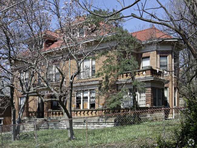 Foto del edificio - 230 Rockdale Ave