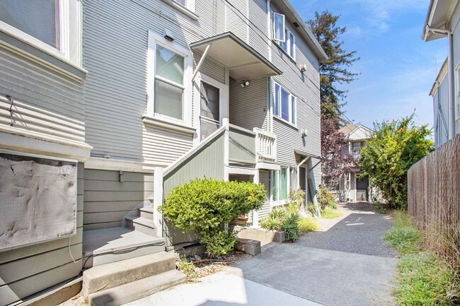 Building Photo - 2149 Santa Clara Ave