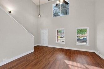 Building Photo - 204 Prentice Dr Building Photo - 204 Prentice Dr