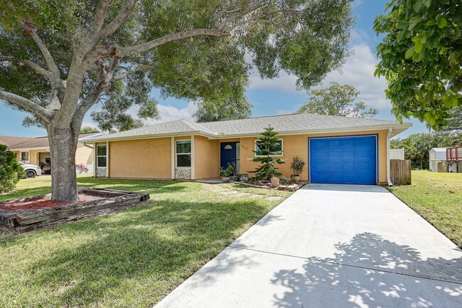 Building Photo - 1612 SE Cascella Ct
