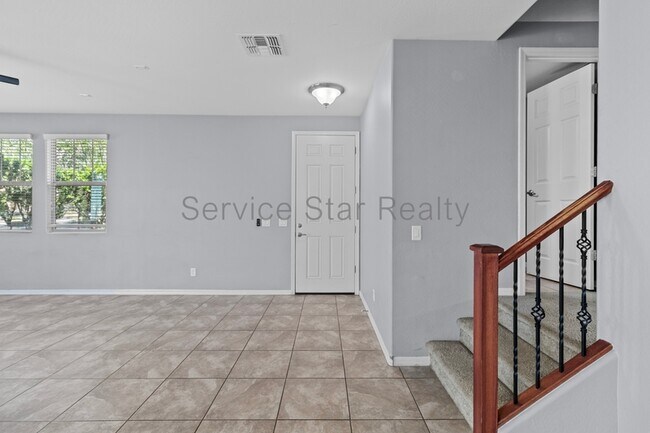 Building Photo - 2308 N Valley View Dr