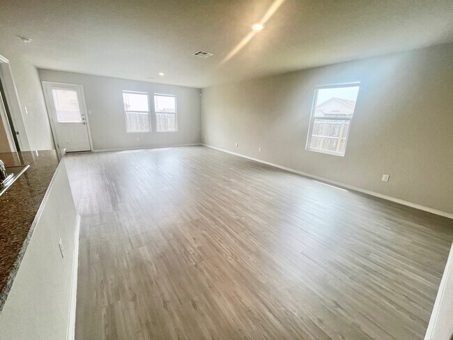 Foto del edificio - 1925 Green Warbler Grn