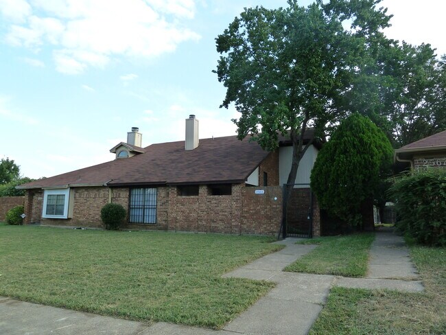 Building Photo - 2563 Summit Ln