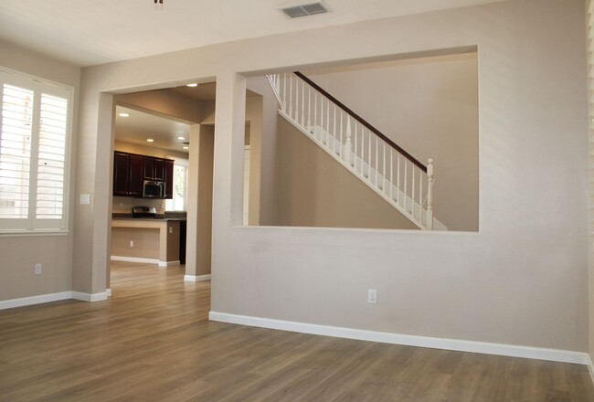 Building Photo - 974 Courtyards Loop