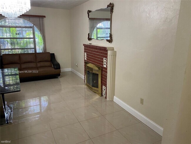 Foto del edificio - 3 br, 1 bath House - 1001 SW 13th Ave  1 Bath