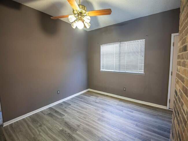 Building Photo - 2420 Shady Bend Dr
