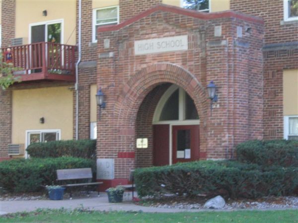 Building Photo - 350 Hall St