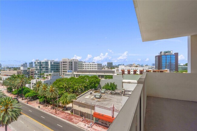 Foto del edificio - 100 Lincoln Rd