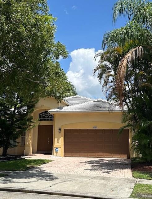 Foto principal - 1989 NW 169th Ave