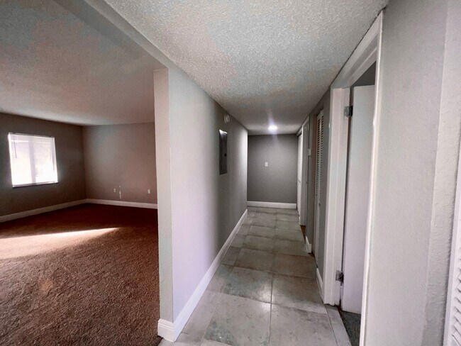 Foto del edificio - Spacious 3 Bed / 2 Bath Condo in Millennium Palms – Gated Community with Great Amenities!