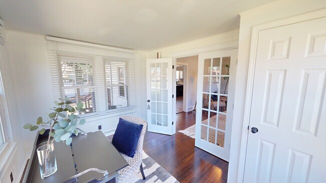 Building Photo - 481 S Francis
