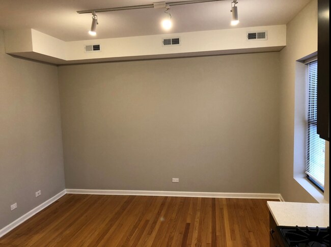 Building Photo - 3217 W Cullom Ave
