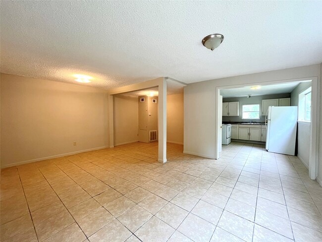 Building Photo - 2207 Avenue C
