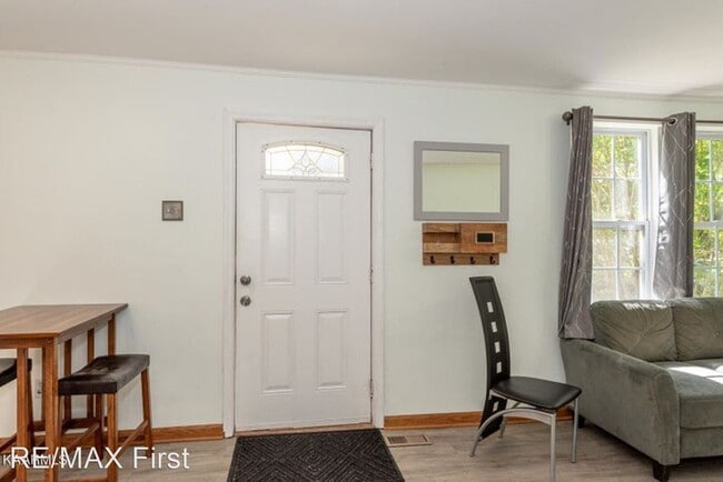 Building Photo - 3 br, 1.5 bath House - 547 Murray Dr.