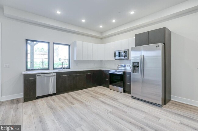 Building Photo - Brand New Luxury Apartments