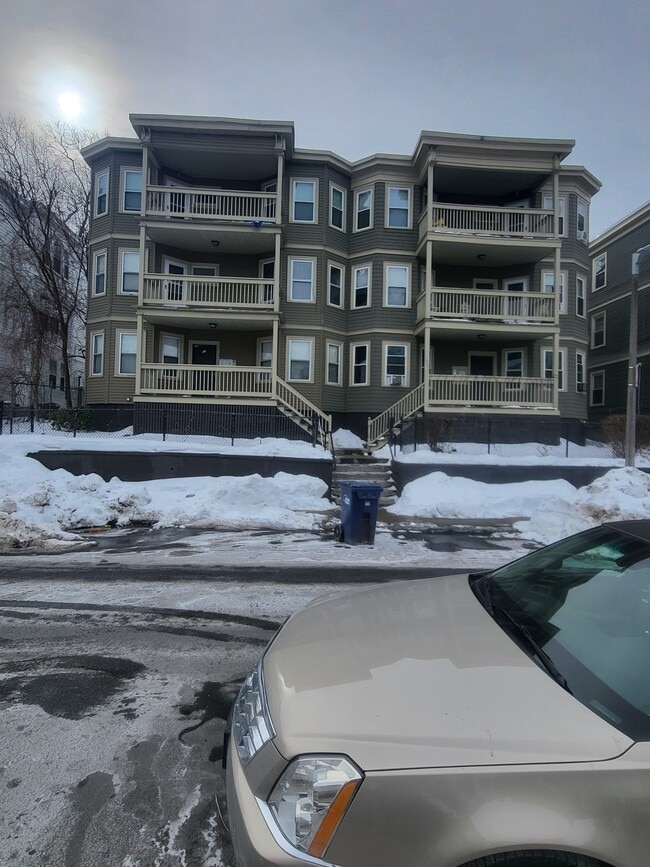 Building Photo - 25 Fessenden St