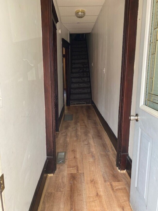 Building Photo - 3 br, 1 bath House - 23 COAL ST