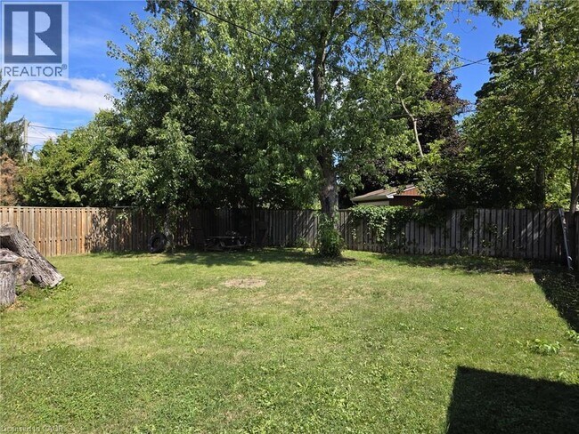 Photo du bâtiment - 1673 Fairview Rd