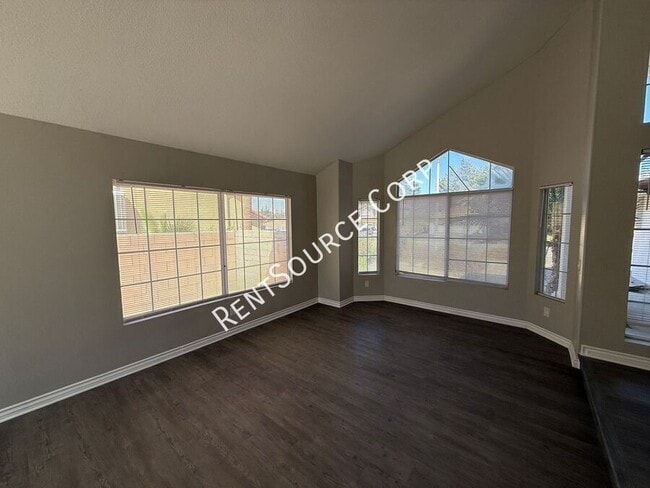 Building Photo - 40055 Castana Ln