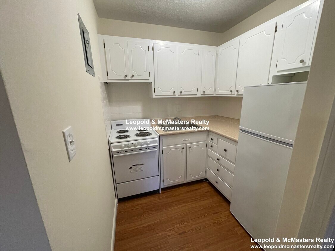 Primary Photo - 144 North Beacon St