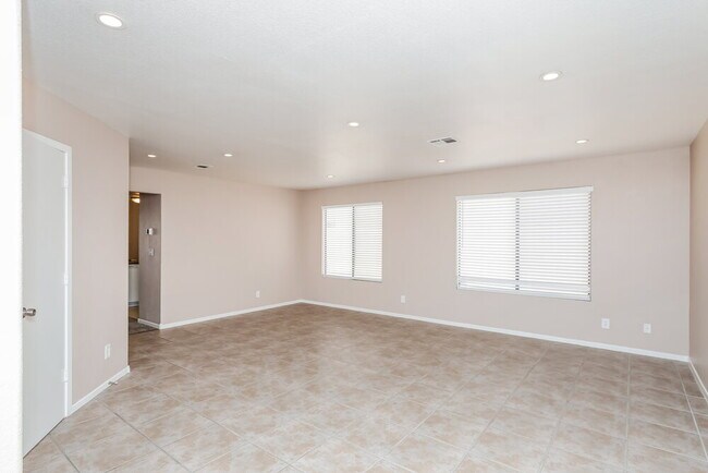 Building Photo - 379 Legacy Dr