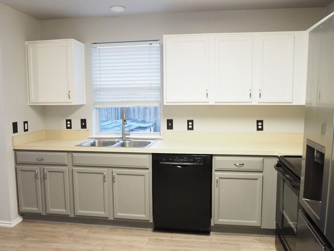 Photo - 511 Lone Star Park Ln House