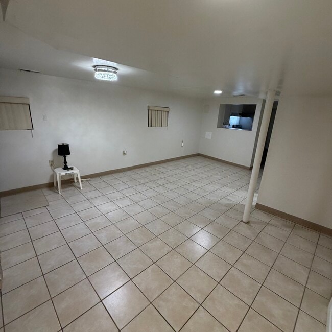 Building Photo - 1806 N Luna Ave