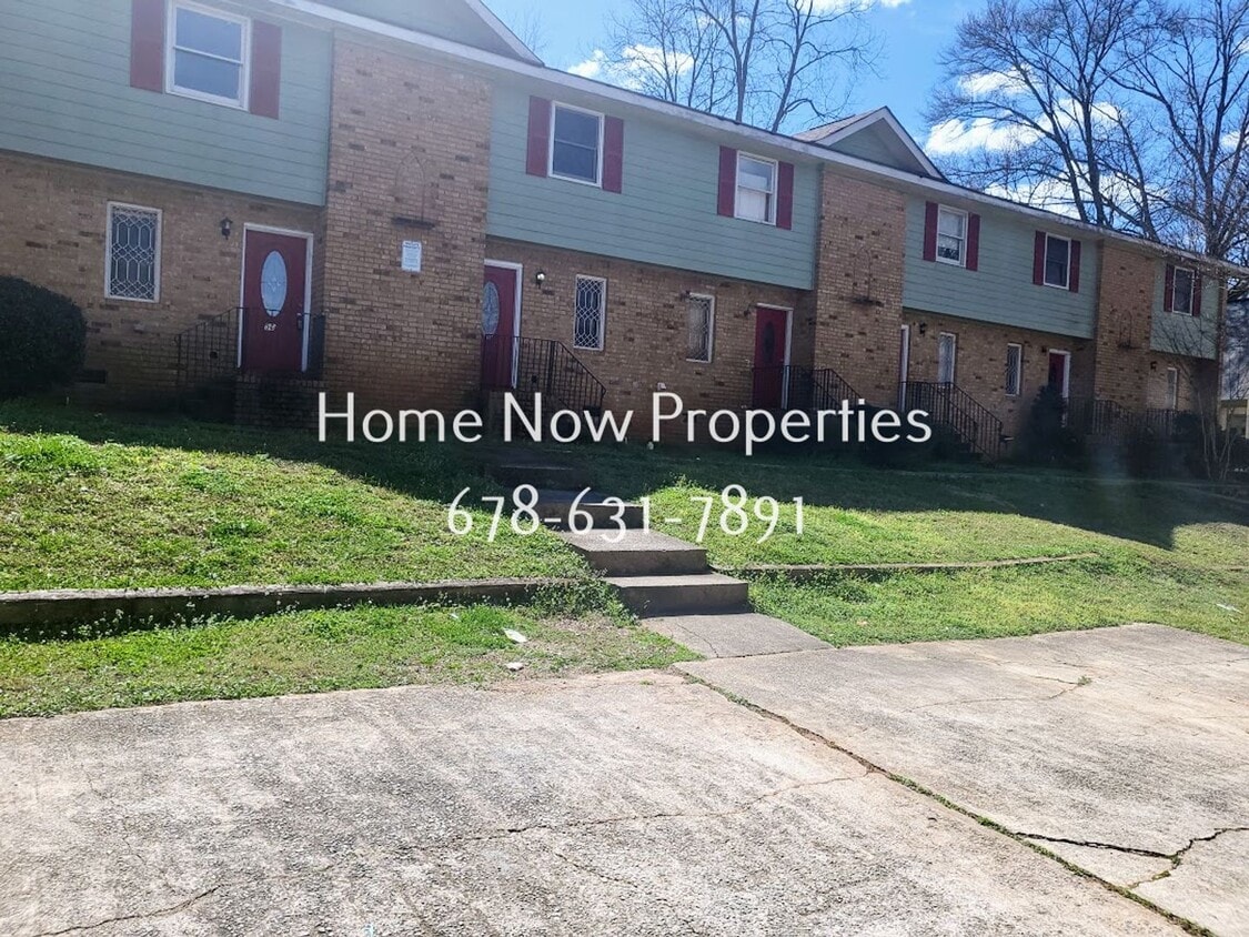 Modern Townhome w/ Granite Kitchen + Fenced Yard – Move-In Ready - Modern Townhome w/ Granite Kitchen + Fenced Yard – Move-In Ready