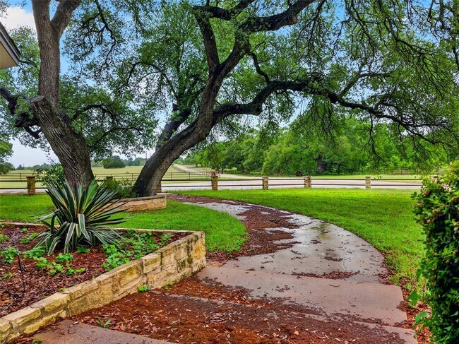 Foto del edificio - 6106 FM Rnch