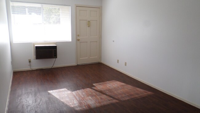 Foto del edificio - 5271 Huntington Dr N