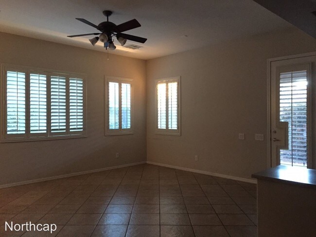 Foto del edificio - 2753 Struan Ave