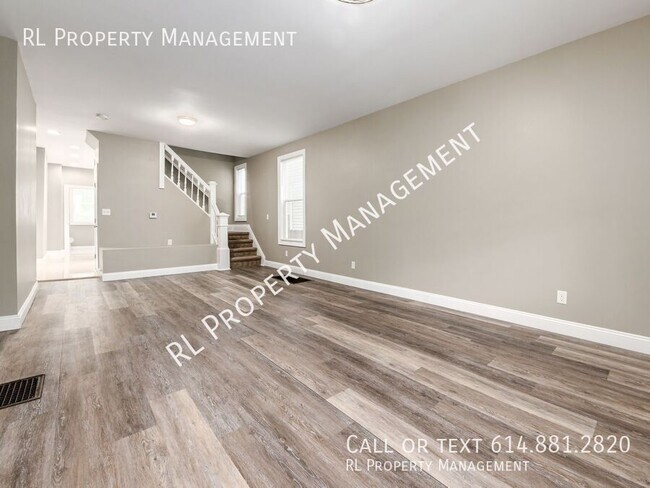 Foto del edificio - TWO Units Available! Beautiful 4 Bedroom 2...