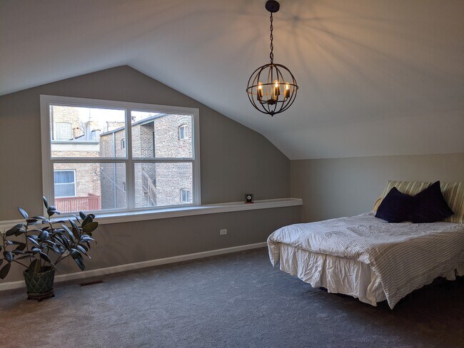 Primary bedroom - 4740 S Drexel Blvd
