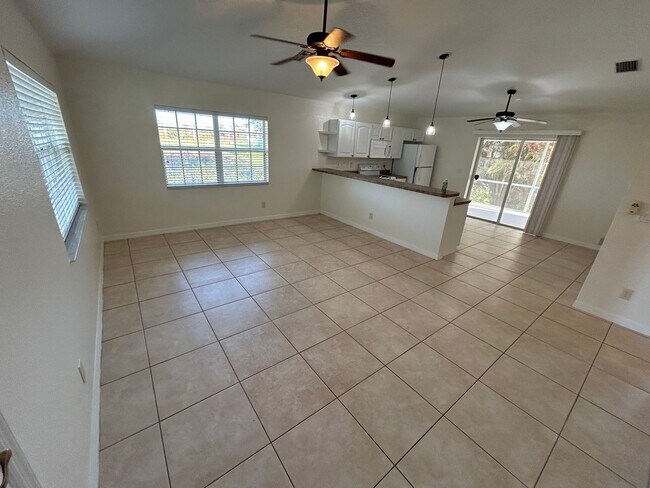 Foto del edificio - Triplex unit for rent-Fully furnished
