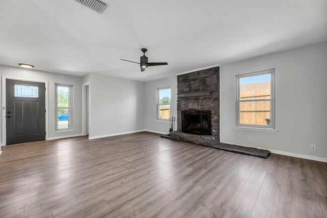 Foto del edificio - 2203 Stratford Dr