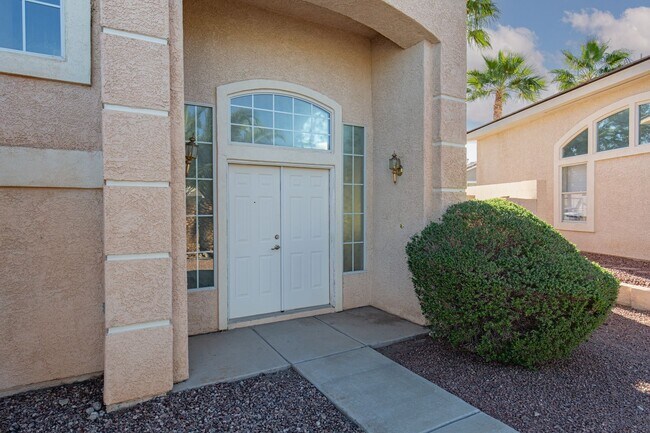 Foto del edificio - Fully Furnished Home in Green Valley Ranch – Move-In Ready