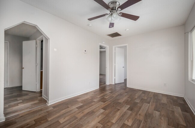 Foto del edificio - 1043 Mountain Crest Dr