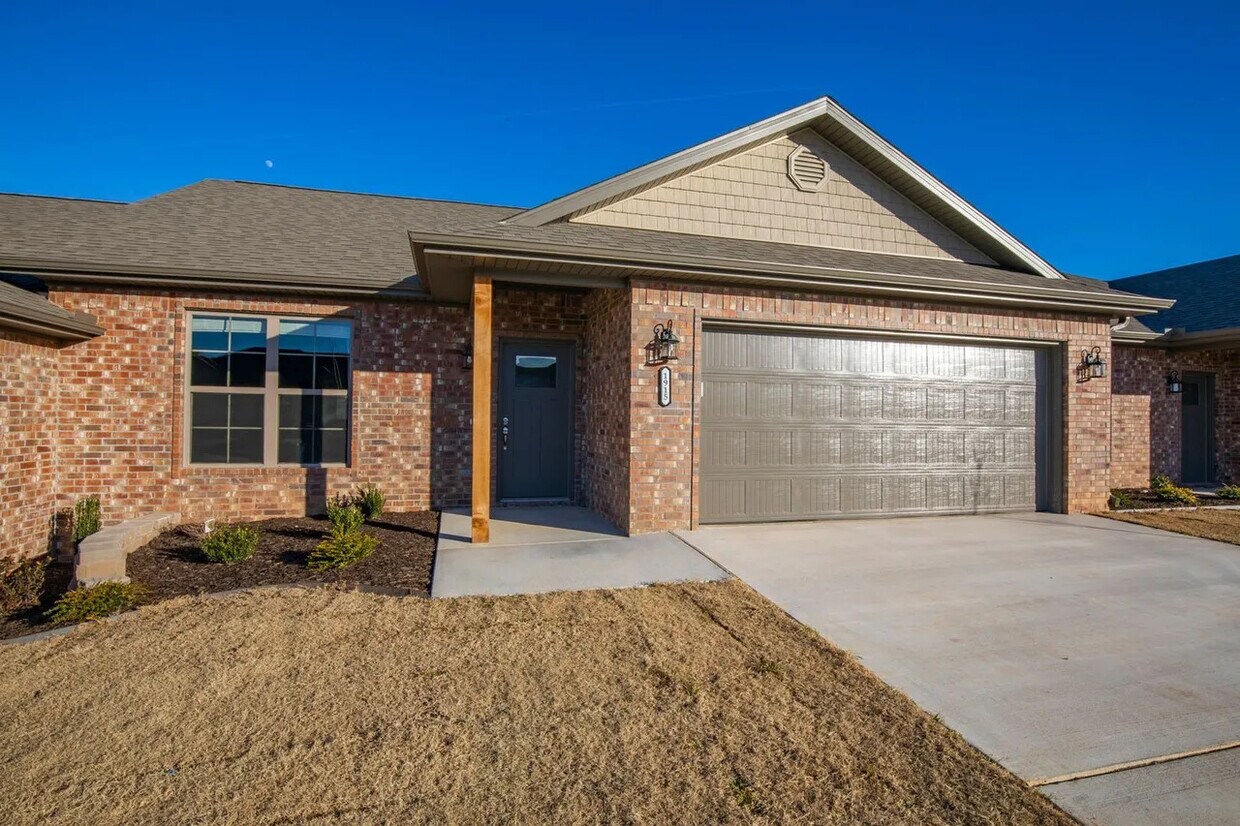 Foto principal - 1901 Booker Cir