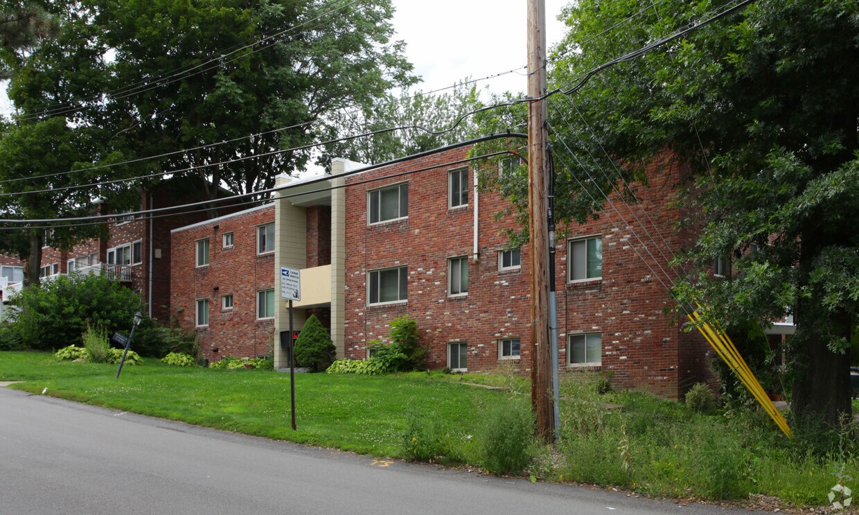 Foto del edificio - Highland Pines Court Apartments