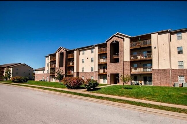 Building Photo - Town and Country Village Apartments