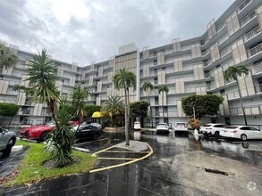 Building Photo - 20400 W Country Club Dr
