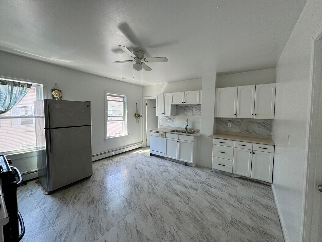 Primary Photo - 120 Crosby St