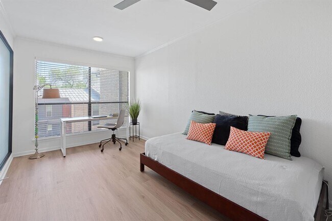 Foto del edificio - 1101 Hollow Creek Dr