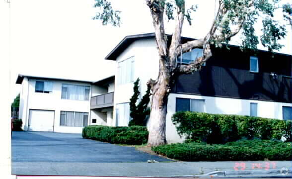 Building Photo - 14740 Martell Ave