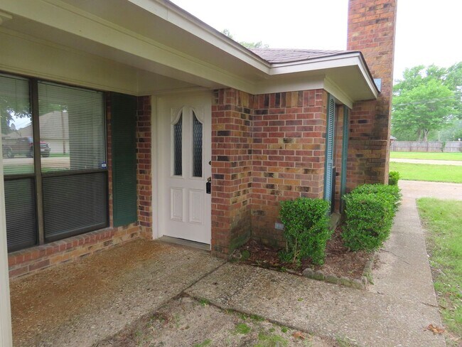 Building Photo - Whitehouse ISD! Spacious 3 Bedroom, 2 Bath...