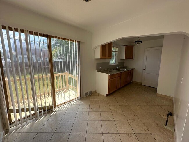Building Photo - 17342 Evergreen Rd