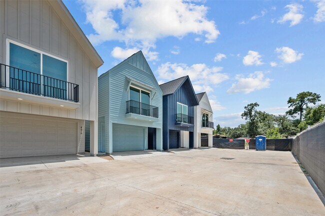 Building Photo - 4610 Crown Grove Ln